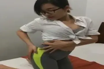 Cewek Kacamata Hot Seksi Ngentot